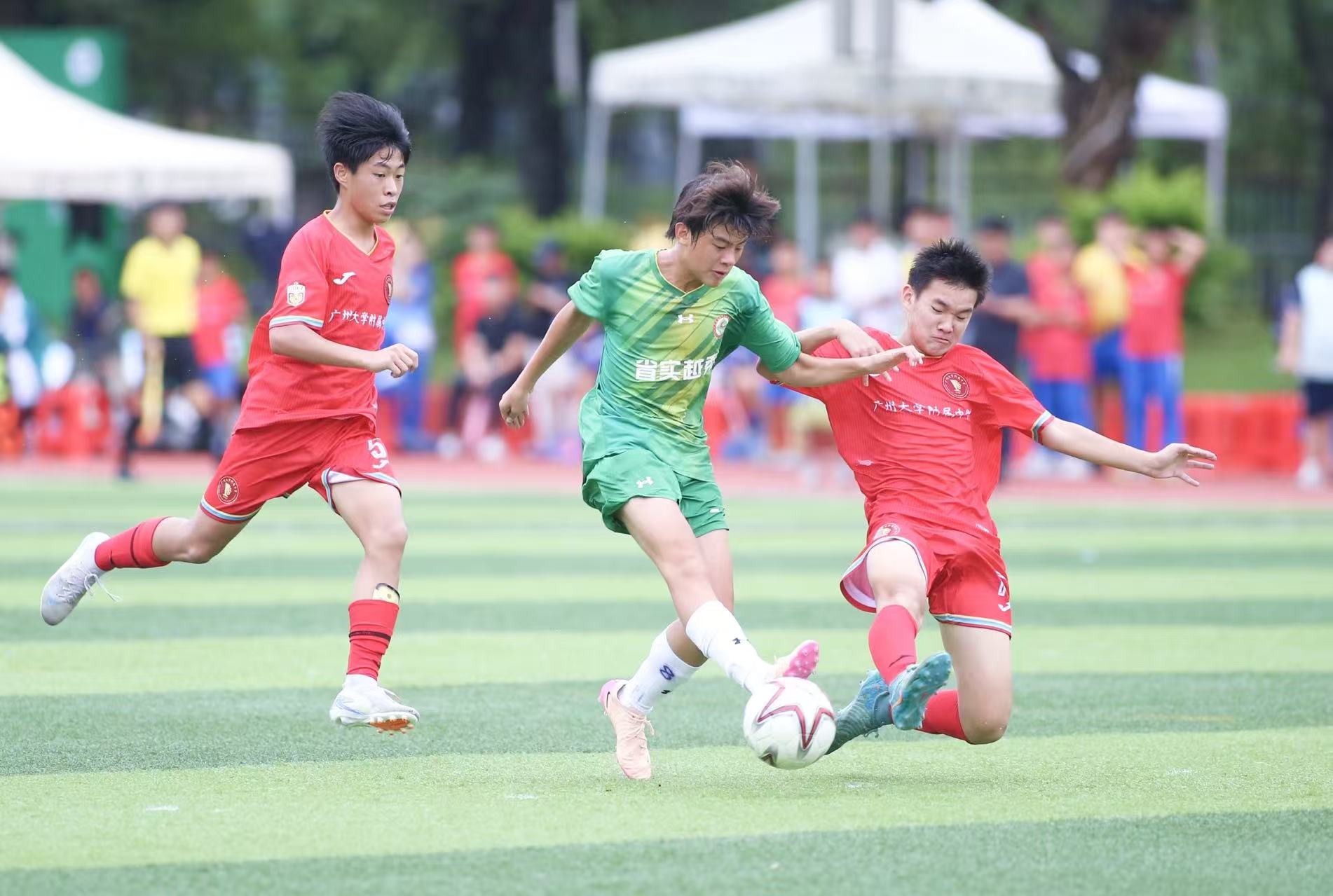 球队风采尽显,实力角逐激烈 球队风采尽显,实力角逐激烈