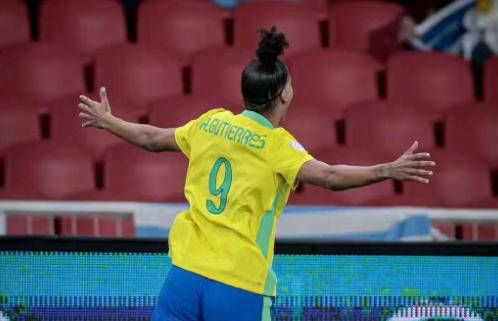 智利女足冒着压力,取得惊险胜利 智利女足冒着压力,取得惊险胜利