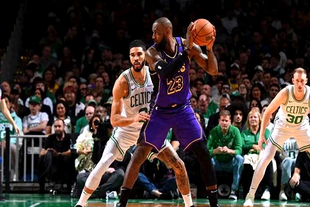 乐鱼体育登陆入口-湖人大胜凯尔特人，詹皇全面发挥稳定领队获胜