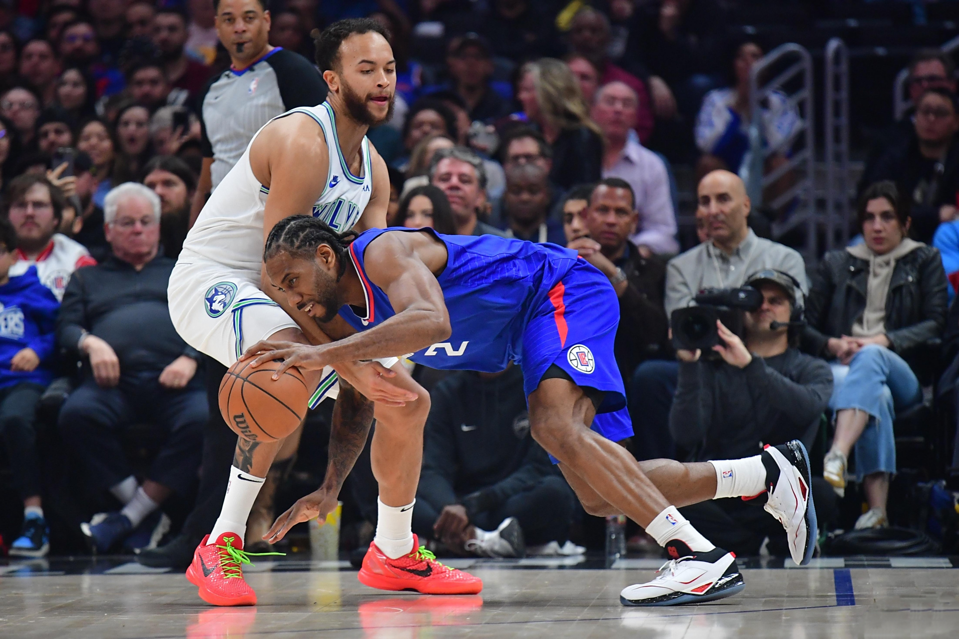 快船完胜森林狼,取得三连胜 快船完胜森林狼,取得三连胜