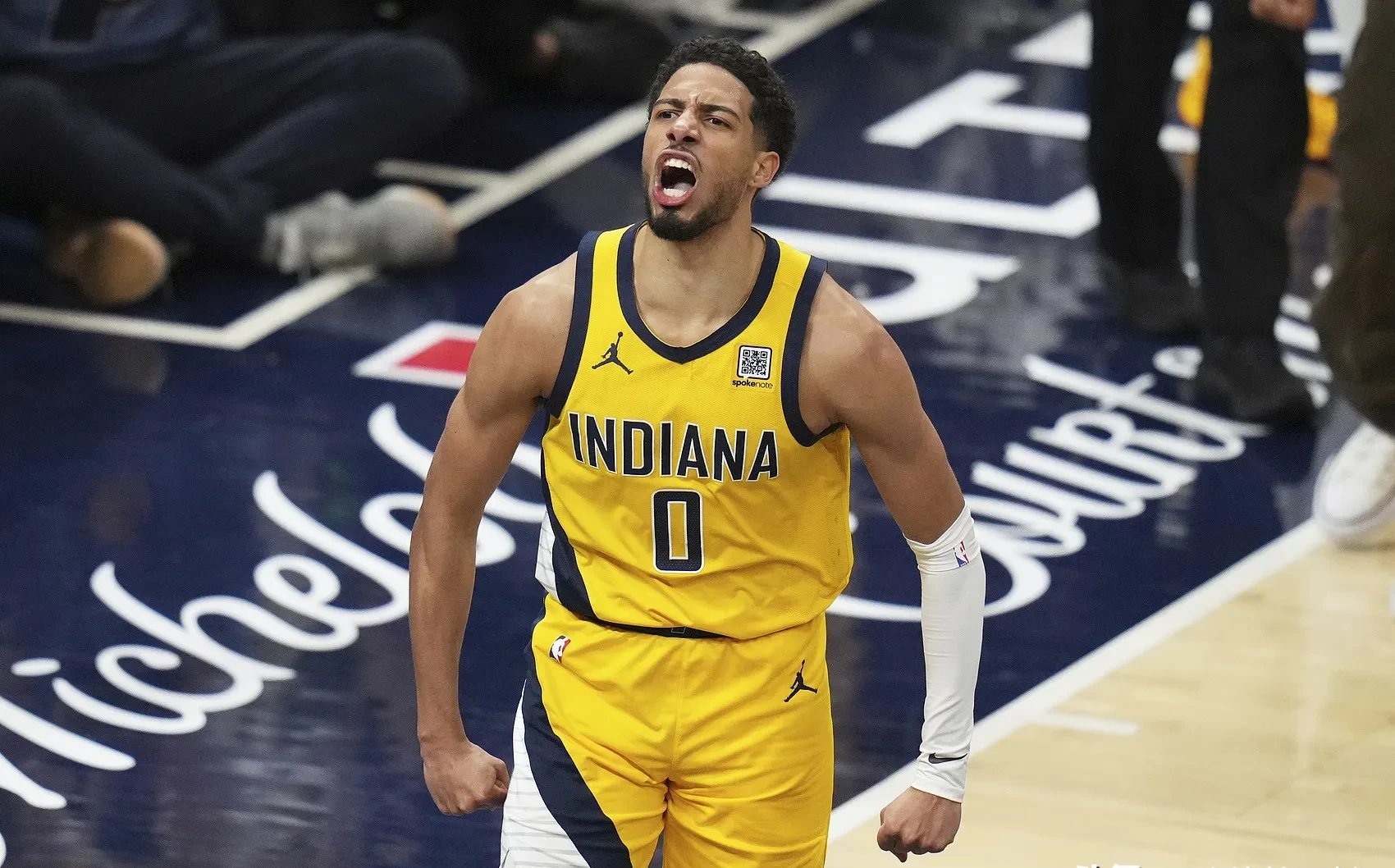 -步行者客场逆转太阳，奥拉迪波砍下关键球的简单介绍