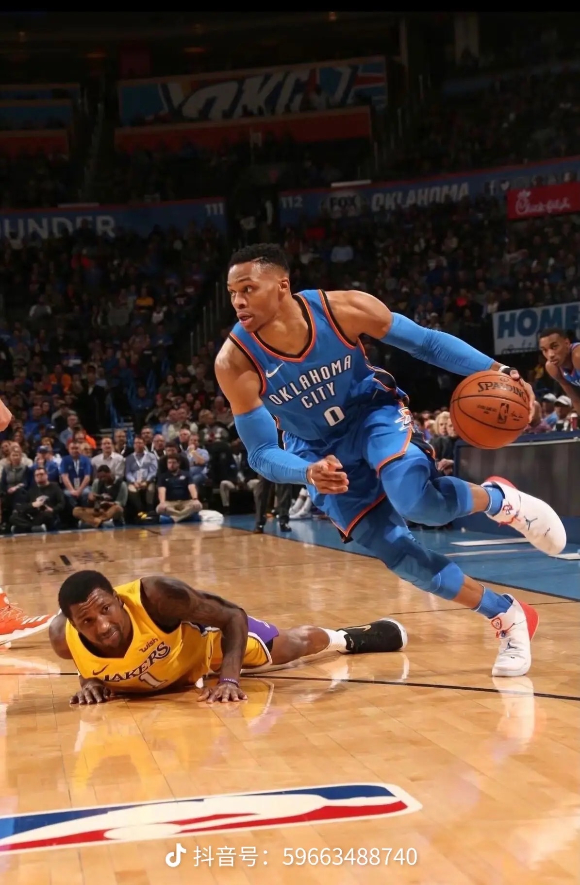 雄鹿B队碾压中国男篮，威斯布鲁克绝境逆转的简单介绍