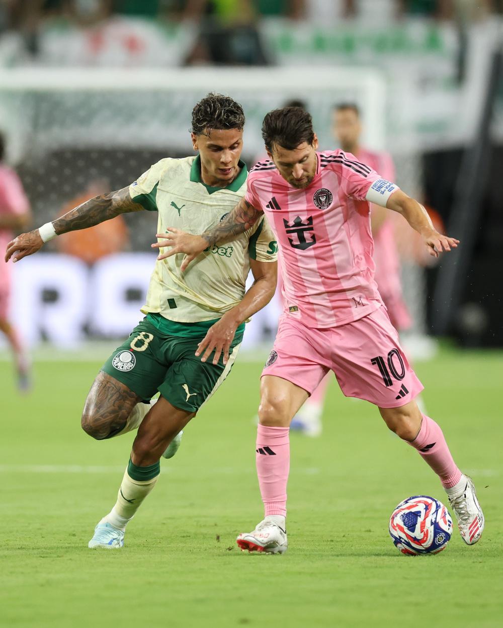 巴黎鏖战克罗地亚，本泽马带队取胜